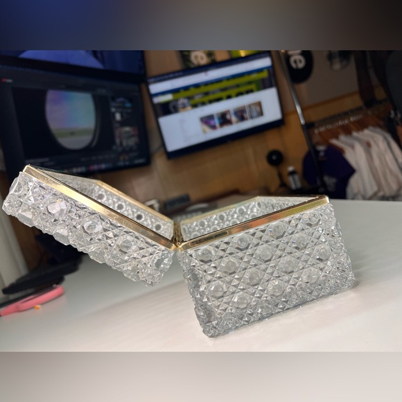 Vintage Mid 20th Century Large Diamond Cut Crystal Hinged Box. - Picture 7 of 11